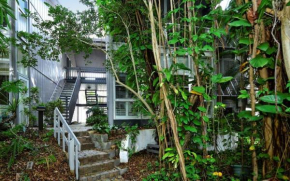 6030 EPW Cozy Bay Side Garden Paradise